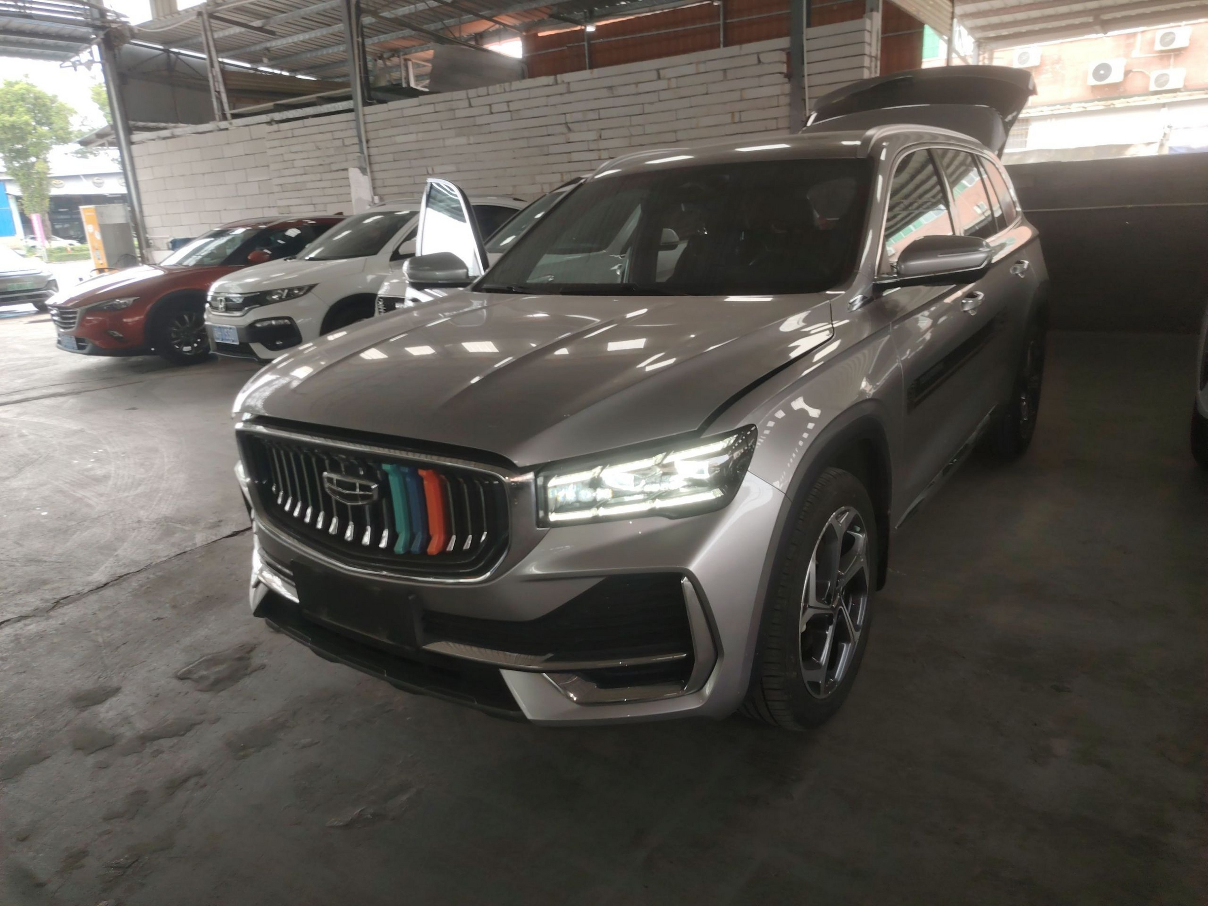 Под передней частью автомобиля