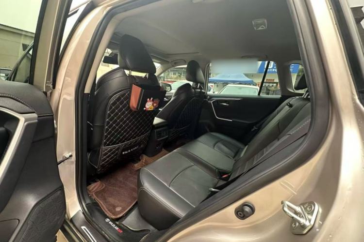 Used Toyota Wildlander 2022 2.0L CVT 4x4 Luxury PLUS Edition
