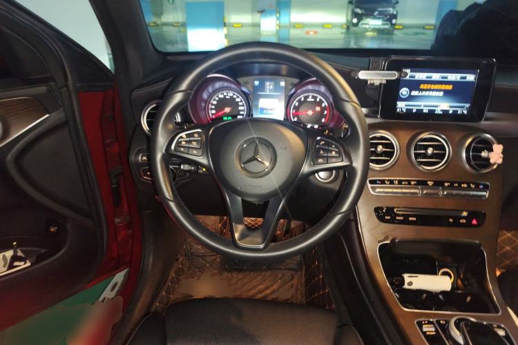 Used Mercedes-Benz GLC 2016 GLC 300 4MATIC Dynamic Model Steering Wheel