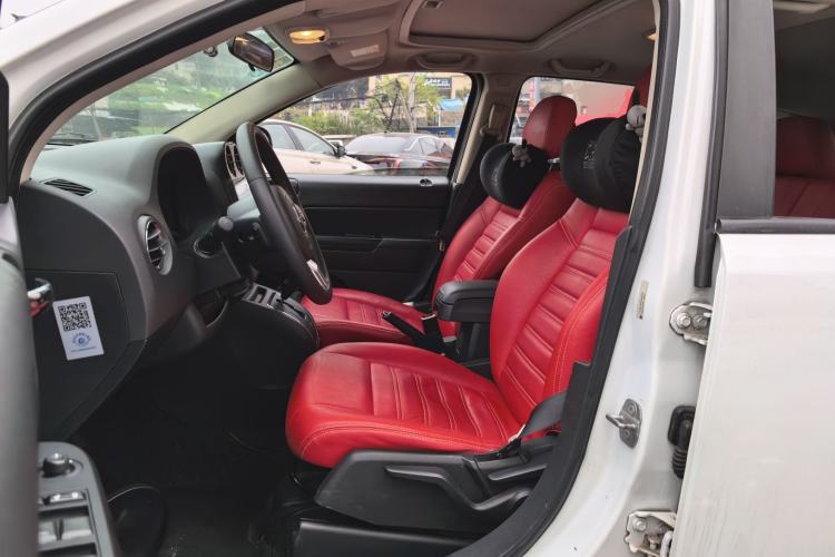 Used Jeep Compass 2014 2.0L two-wheel drive sport version
