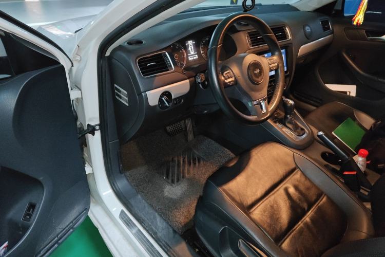 Used Volkswagen Sagitar 2014 1.4TSI Automatic Luxury Model Driver Seat