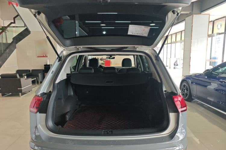 Used Volkswagen Tiguan L 2018 330TSI Automatic Two-Wheel Drive Luxury Edition Trunk