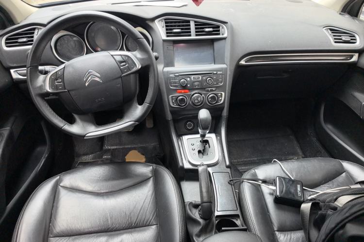 Used Citroen C4L 2013 1.6 THP Automatic Impression Edition Center Console
