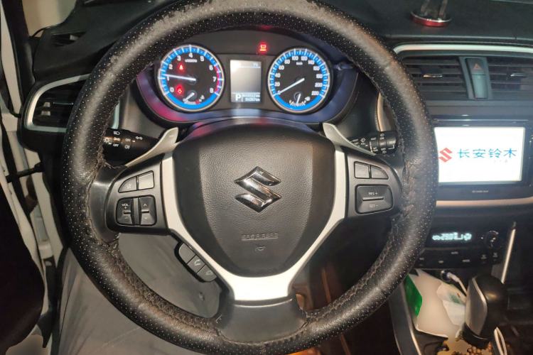 Used Suzuki S-Cross 2015 1.6L CVT Two-Wheel Drive Elite Version Steering Wheel
