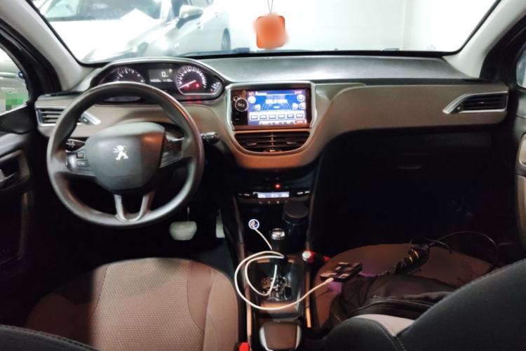 Used Peugeot 2008 2016 230THP Automatic Fashion Edition Center Console