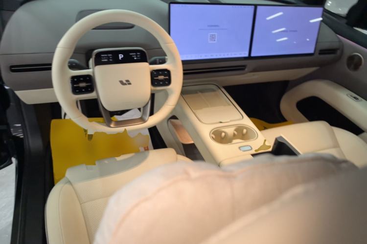 Used Li Auto i6 2025 Model Four-Wheel-Drive Standard Type