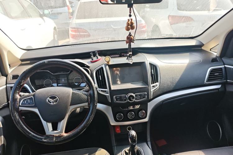 Used HYOSOW H3 2015 1.5L manual luxury version Center Console