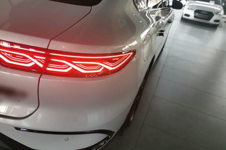 Used BYD Han 2025 DM-i 125KM Elite Model Right Rear Taillight