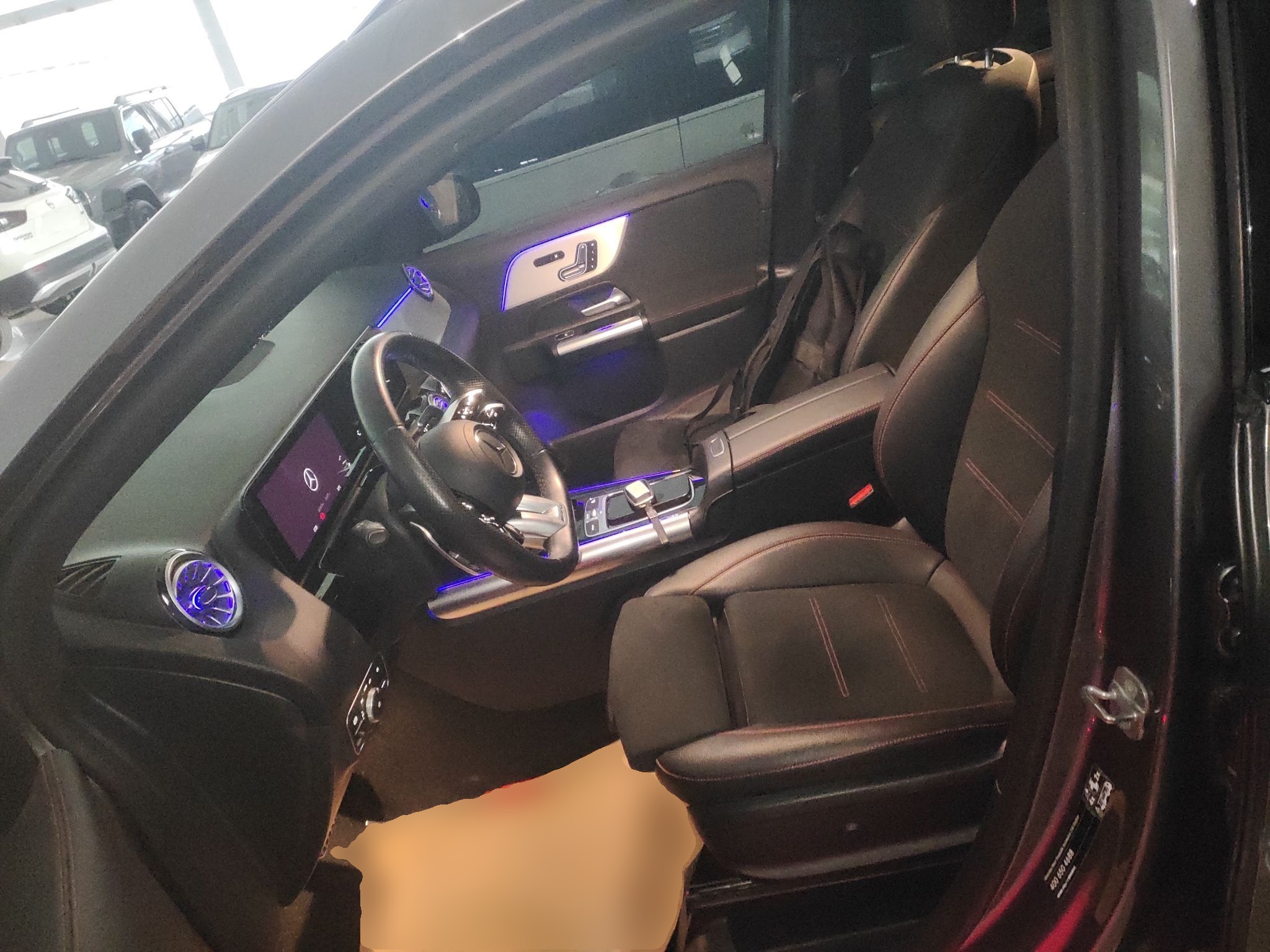 المقاعد الأمامية داخل السيارة