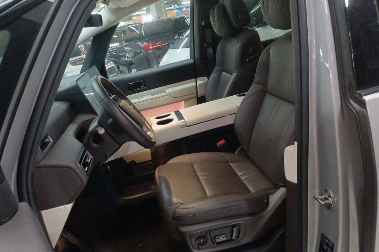 Used Li Auto MEGA 2024 Ultra Model
