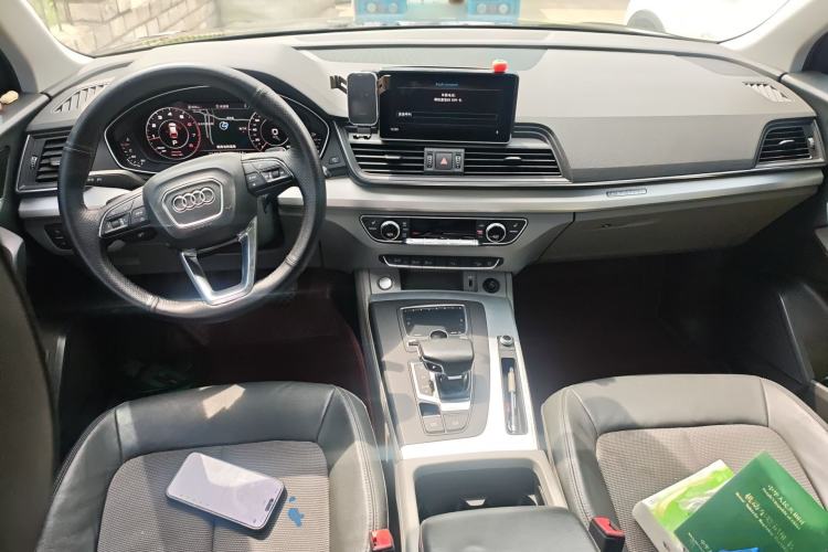 Used Audi Q5L 2018 40 TFSI Prestige Fashion Edition China VI Center Console