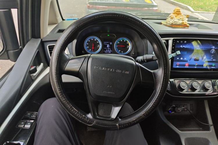 Used FORTHING Lingzhi M5 2022 Standard Version Base Model 7 Seats