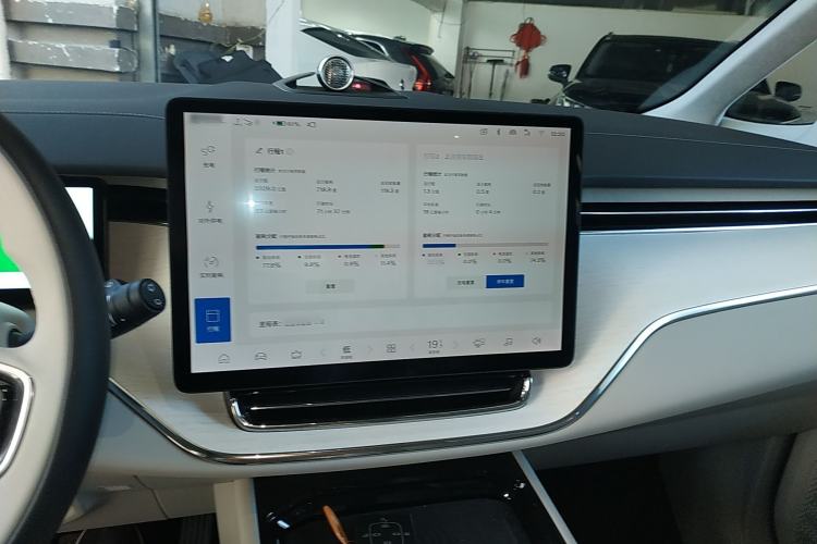 Used Volvo EM90 2025 Ultra Six-Seater
