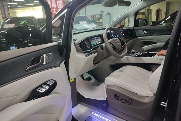 Used Denza D9 2022 DM-i 970 Four-Wheel Drive Prestige Model
