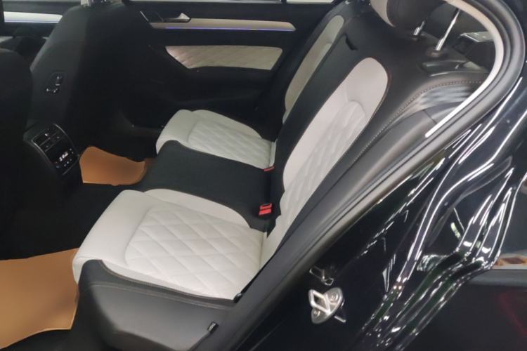 Used Volkswagen Magotan 2025 Zhongxiang Version 330TSI DSG Luxury Edition Left Rear Seat