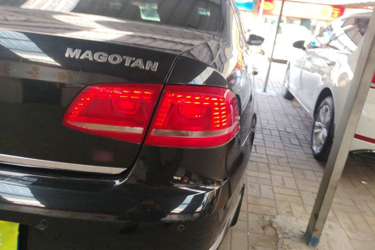 Used Volkswagen Magotan 2013 2.0 TSI Prestige Model Right Rear Taillight