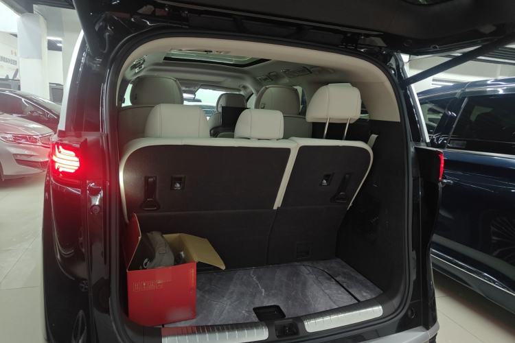 Used Denza D9 2024 DM-i 980 Four-Wheel Drive Prestige Model Trunk