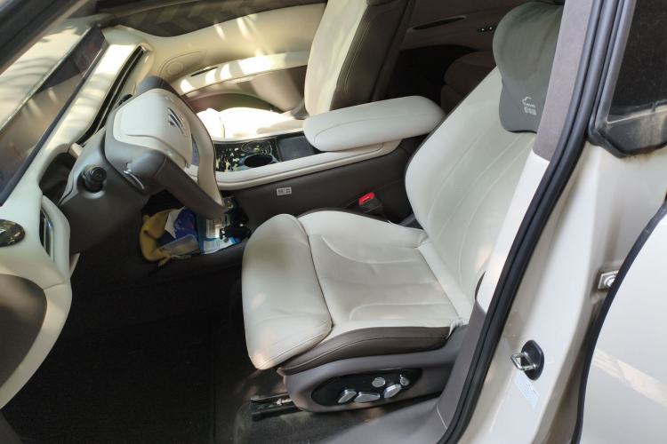 Used IM LS7 2023 100kWh Pro All-Wheel-Drive Version
