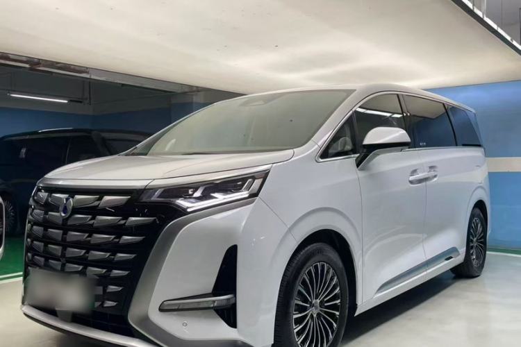 Used Denza D9 2022 DM-i 1040 Prestige Model