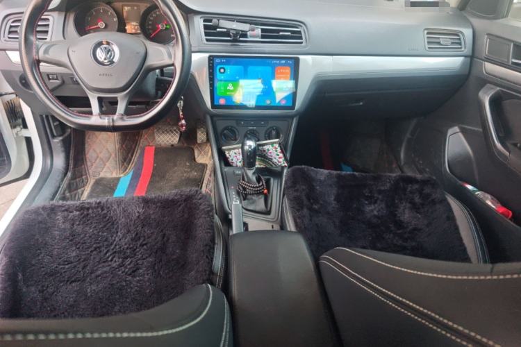 Used Volkswagen Lavida 2019 Lavida Start 1.5L Automatic Trendy Version China VI Standard Center Console