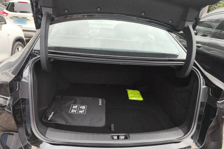 Used Nissan N7 2025 510 Air Trunk