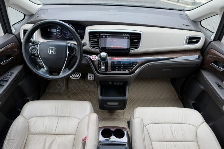 Used Honda Odyssey 2017 2.4L Luxury Edition Interior 8