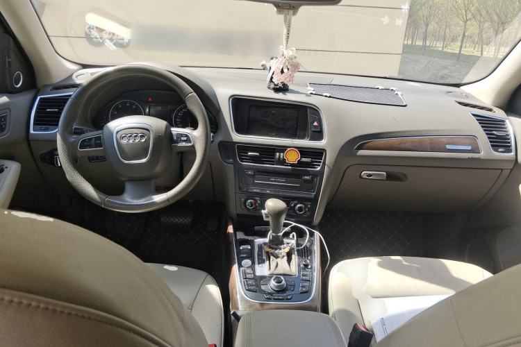 Used Audi Q5  Center Console