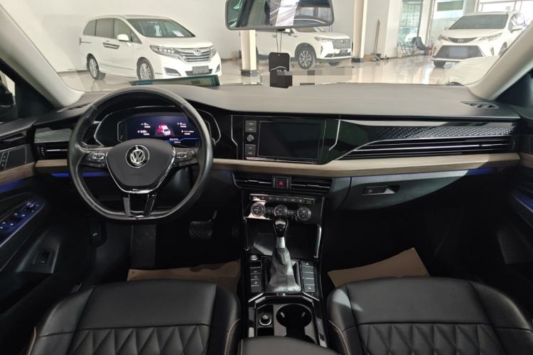 Used Volkswagen Passat 2019 330TSI Luxury Edition China VI Standard Center Console