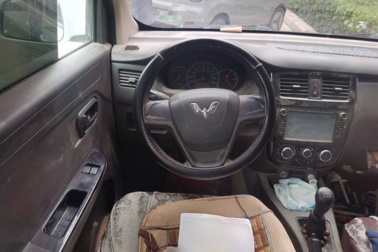 Used Wuling Rongguang V 2016 1.5L Standard Version
