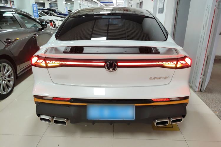 Used CHANGAN UNI-V 2025 1.5T 500Bar Prestige Sporty Version
