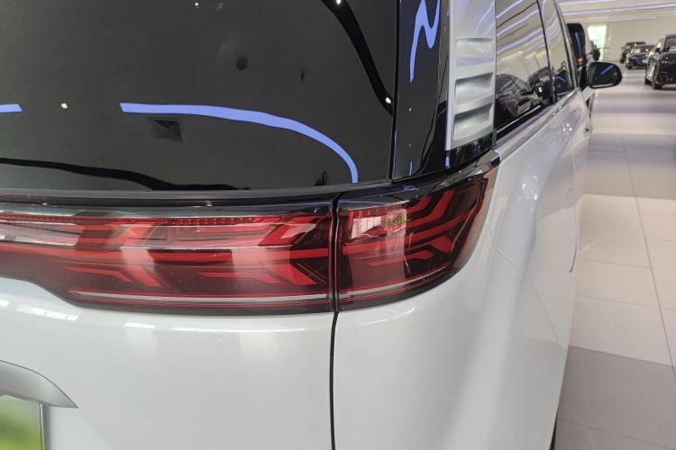 Used Denza D9 2022 DM-i 970 Four-Wheel Drive Flagship Model