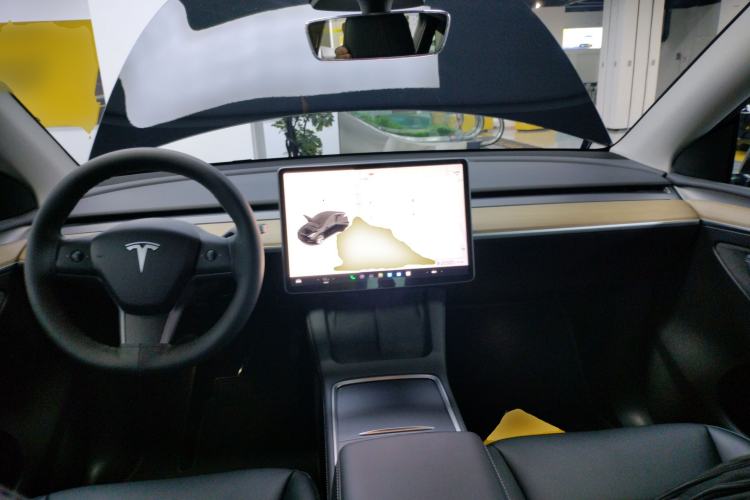 Used Tesla Model Y 2022 Long-Range All-Wheel-Drive Version Center Console