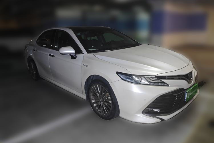 Used Toyota Camry 2018 Dual-Engine 2.5 HG Luxury Edition Front Right 45 Deg
