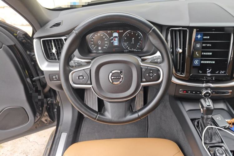 Used Volvo XC60 2019 T5 4x4 Smart Edition China V Standard Steering Wheel