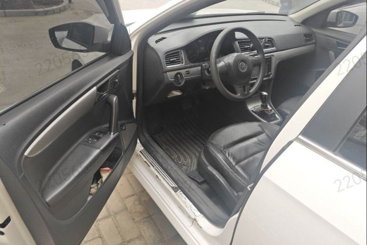 Used Volkswagen Lavida 2015 1.6L Automatic Comfort Edition
