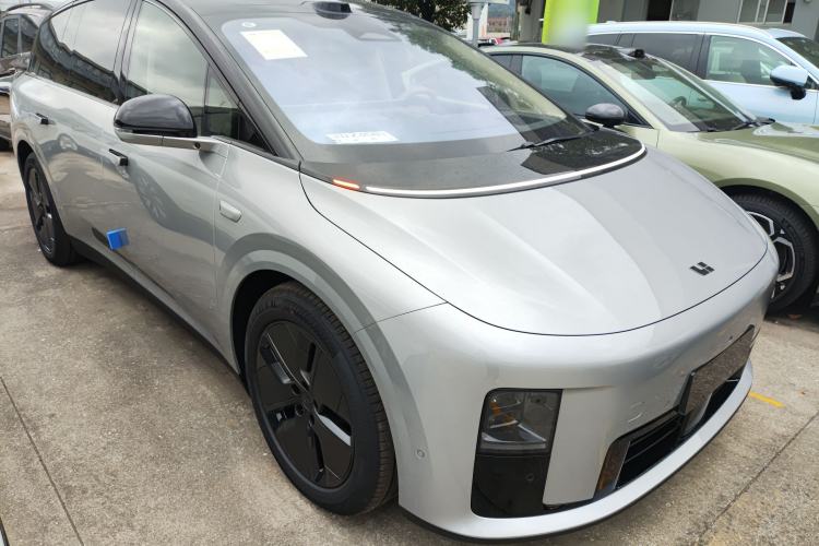 Used Li Auto Li Auto i8 2025 Model Standard Version
