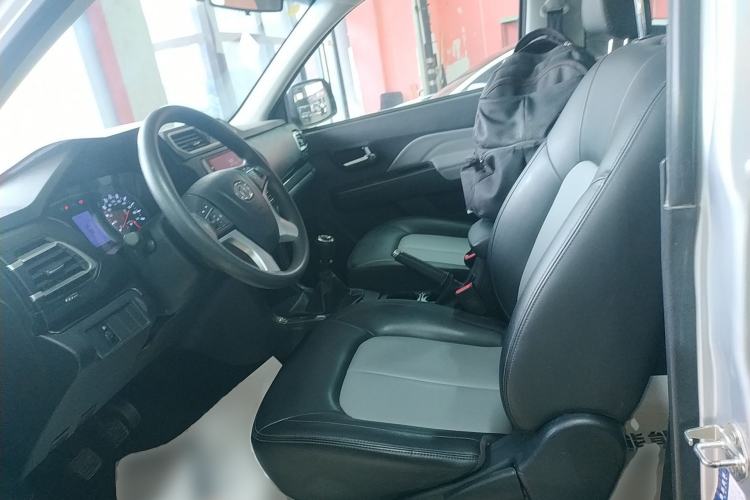 Used Great Wall Wingle 5 2023 2.0T Diesel Two-Wheel Drive Elite Flatbed Truck Left Front Seat