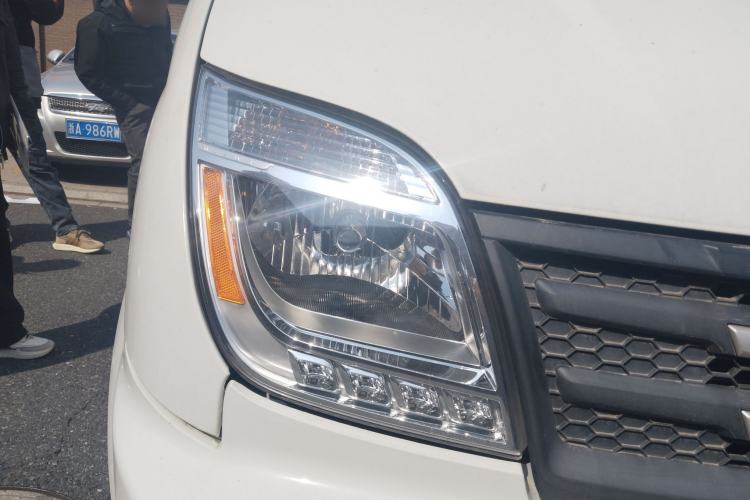 Used SAIC MAXUS Xintu V80 2021 2.0T Manual Classic Aoyuntong Short Wheelbase Mid-Roof 5/6-Seater