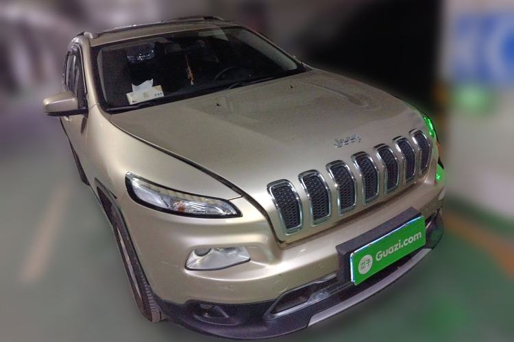 Used Jeep Cherokee 2016 2.4L Professional Smart Version Front Right 45 Deg