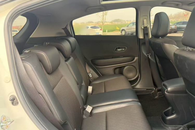 Used Honda Vezel 2020 1.5L CVT Pioneer Edition Interior 4