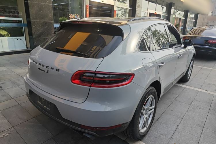 Used Porsche Macan 2017 Macan 2.0T Rear Right 45 Deg