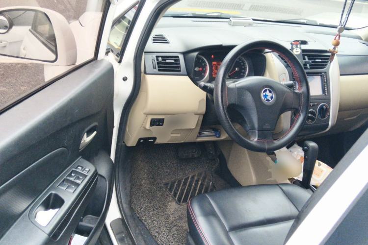 Used Venucia R50 2013 1.6L Automatic Fashion Edition