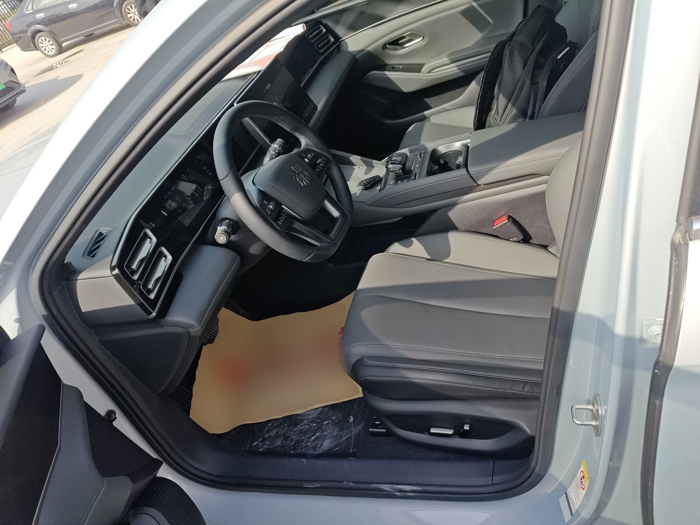 Переднее сиденье в автомобиле