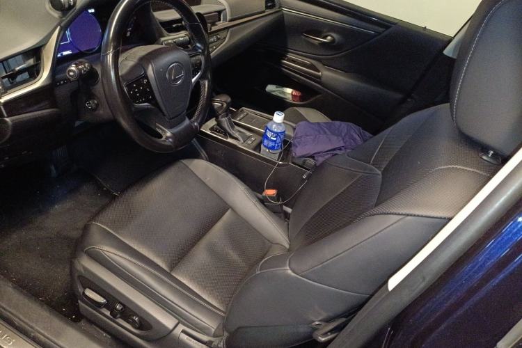 Used Lexus ES 2018 300h Premier Edition China VI Standard