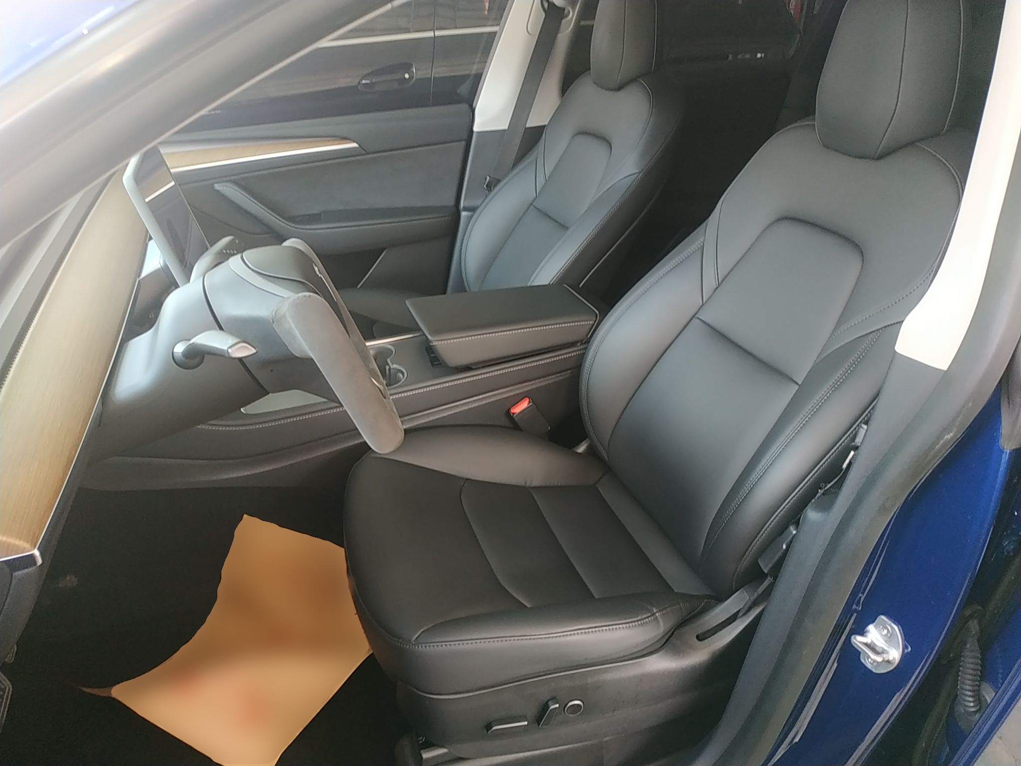 Переднее сиденье в автомобиле