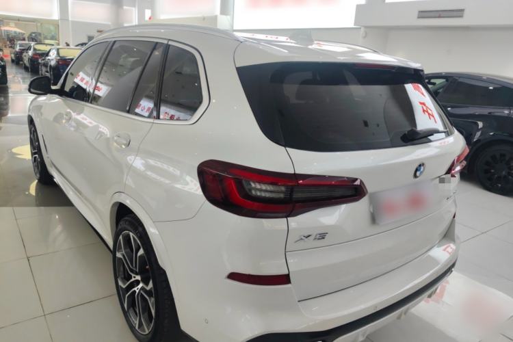 Used BMW X5 2022 xDrive 40Li Luxury Edition M Sport Package Rear Left 45 Deg