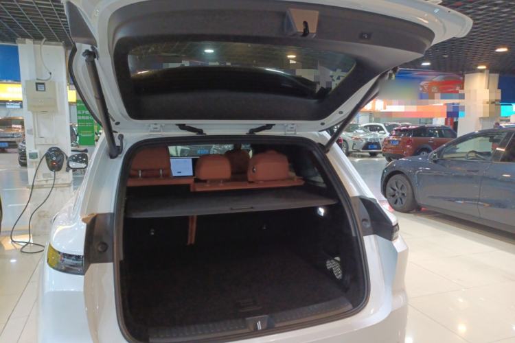 Used Li Auto L6 2025 Pro Smart Refresh Edition Trunk