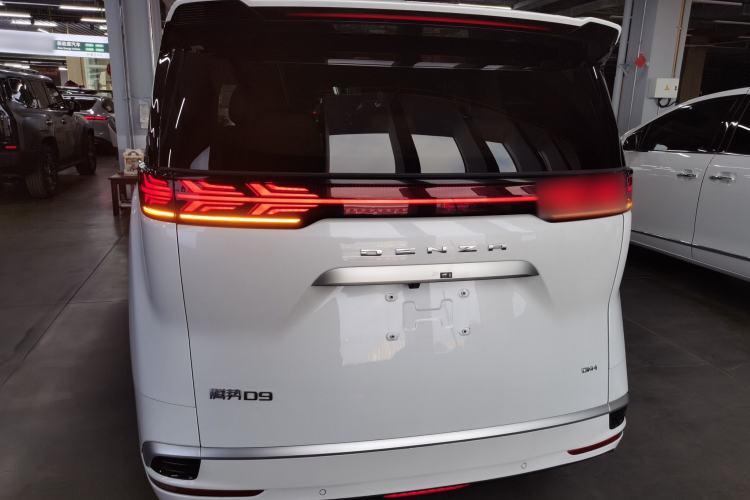 Used Denza D9 2023 DM-i 965 Luxury Model