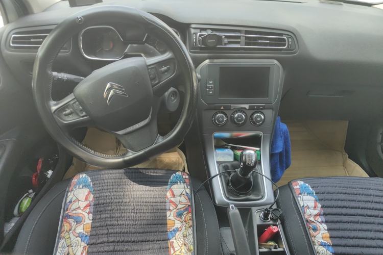 Used Citroen C4 Sega 2018 1.6L Manual Luxury Model Center Console