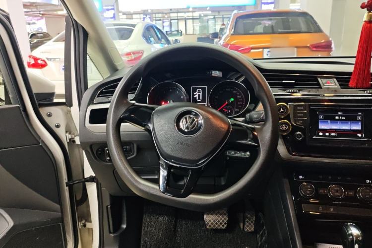 Used Volkswagen Touran 2016 Volkswagen Touran L 280TSI DSG Comfort Edition Steering Wheel